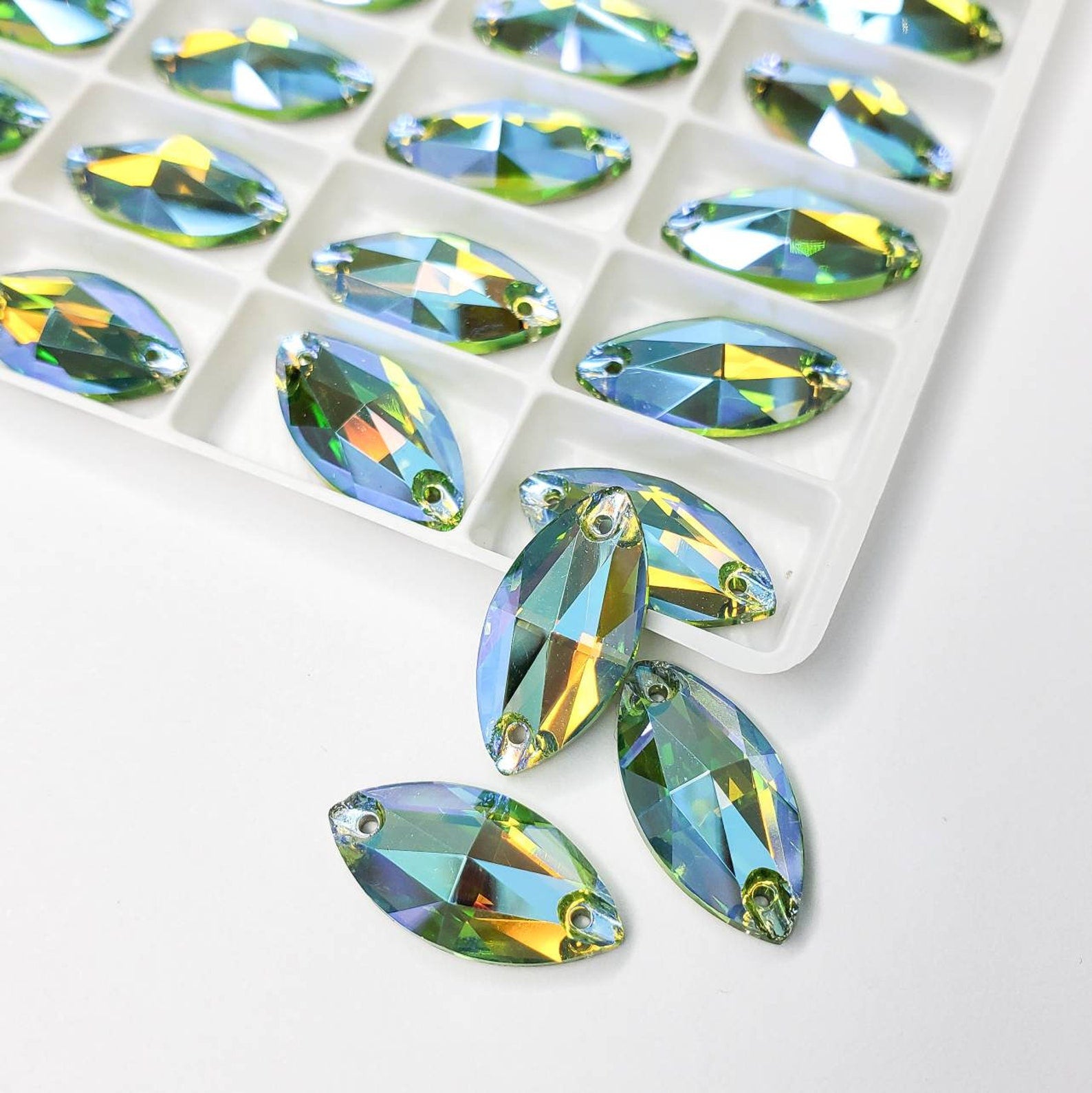 Peridote AB - NAVETTE high quality sewing crystal